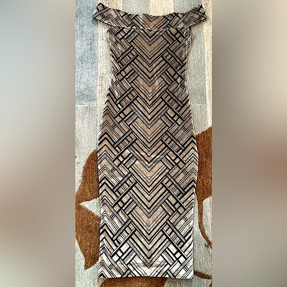 DRESS the POPULATION Taupe Black Eden Geo Velvet Off Shoulder Bodycon Midi Dress - Picture 3 of 8